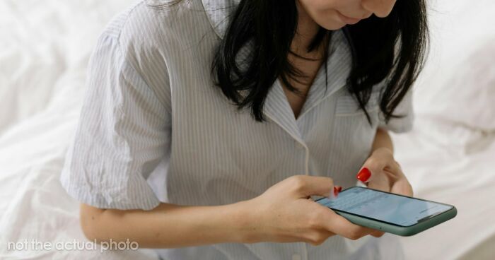 Man Tries To Ignore Gut Feeling About Wife And Her Male Coworker, Finally Snoops On Her Phone