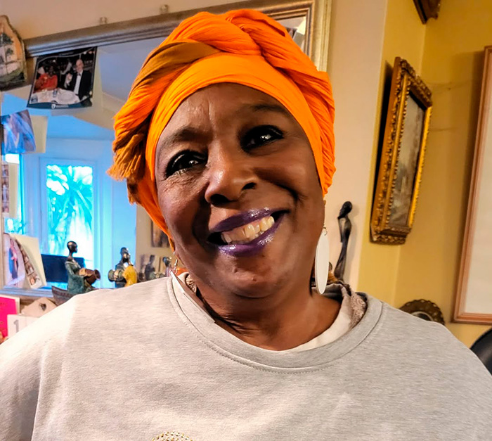 Woman From âKitchen Nightmaresâ Reveals What Gordon Ramsay Is Really Like Behind The Scenes Woman From âKitchen Nightmaresâ Reveals What Gordon Ramsay Is Really Like Behind The Scenes