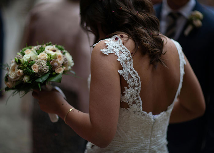 Couple&rsquo;s Tacky Wedding Demands Spark Major Side-Eye Online