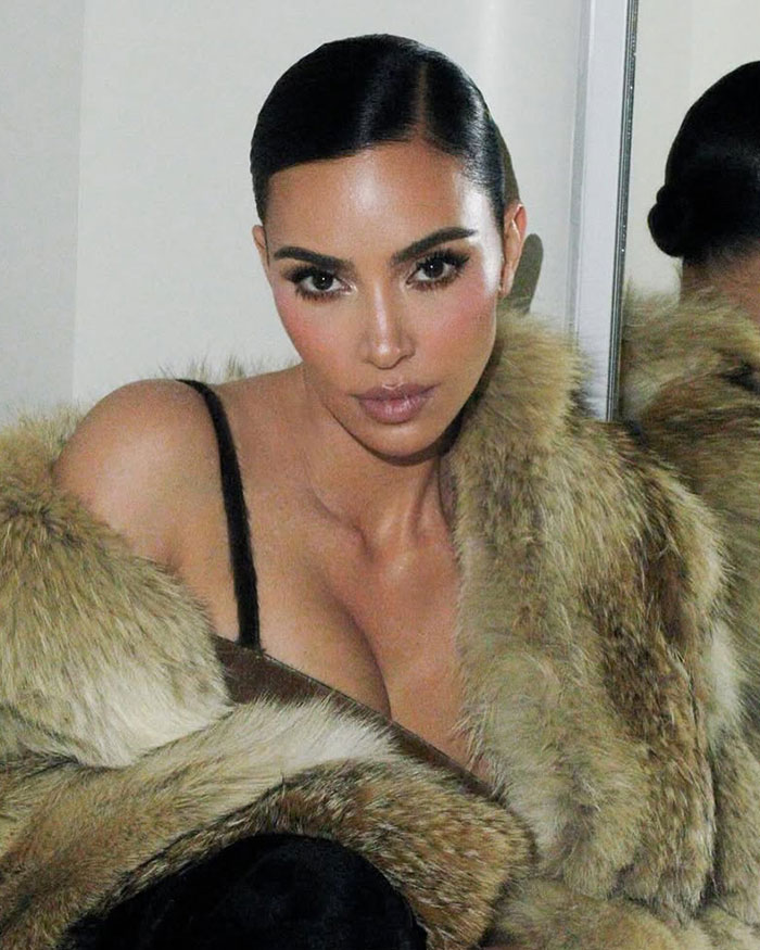 Kim Kardashian in a fur coat, sleek hair, and makeup, looking at the camera. Met Gala look goes viral. Kim Kardashian in a fur coat, sleek hair, and makeup, looking at the camera. Met Gala look goes viral.