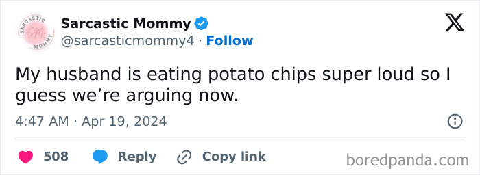 Funny tweet about husband eating potato chips loudly and causing an argument in married life