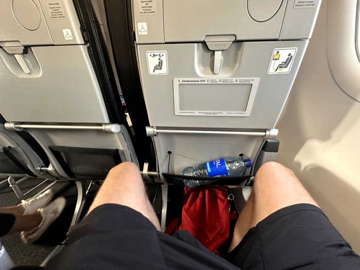 Passenger’s Barefoot Behavior Leaves Pregnant Woman Shocked: “I Saw Something That I Have Never Seen Before” Passenger’s Barefoot Behavior Leaves Pregnant Woman Shocked: “I Saw Something That I Have Never Seen Before”
