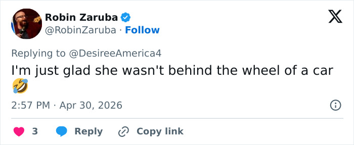 Um tweet de Robin Zaruba respondendo a @ DesireeAmerica4, afirmando: "Estou feliz que ela não estivesse ao volante de um carro." Isto comenta a história do passageiro intitulado.