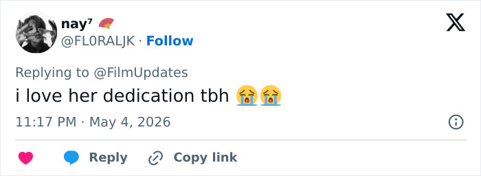 A tweet reads "i love her dedication tbh" with crying emojis, relating to Heidi Klum's Met Gala outfit transformation.