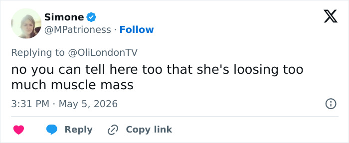Um tweet de Simone mencionando Olivia Wilde e a comparação com Gollum, especulando sobre perda de massa muscular.