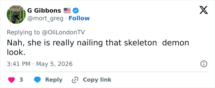 Um tweet de G Gibbons, @mort_greg, dizendo que Olivia Wilde está acertando aquele visual de demônio esqueleto, alimentando a preocupação dos fãs.