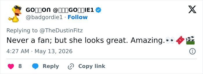 Tweet dizendo que Joan Collins está ótima e incrível