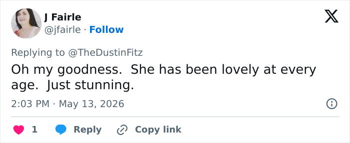 Tweet descrevendo Joan Collins como adorável e deslumbrante em todas as idades