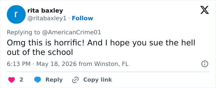 Tweet expressando horror e esperança de processo contra a escola Tweet expressando horror e esperança de processo contra a escola