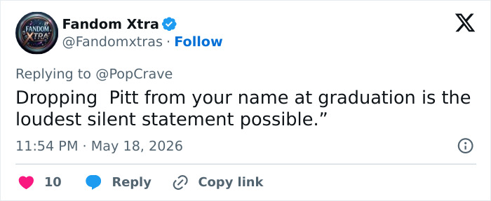 Tweet sobre Zahara abandonando o nome de Pitt na formatura Tweet sobre Zahara abandonando o nome de Pitt na formatura
