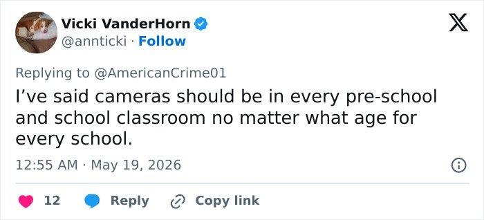 Tweet defendendo câmeras em todas as salas de aula Tweet defendendo câmeras em todas as salas de aula