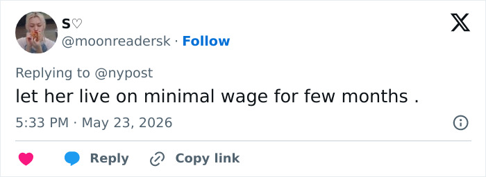 Twitter user comment on Scarlett Johansson's minimal wage Twitter user comment on Scarlett Johansson's minimal wage