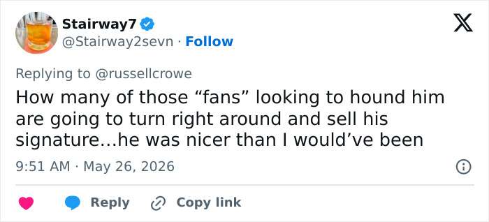 Twitter reaction on fans and Russell Crowe's signature handling