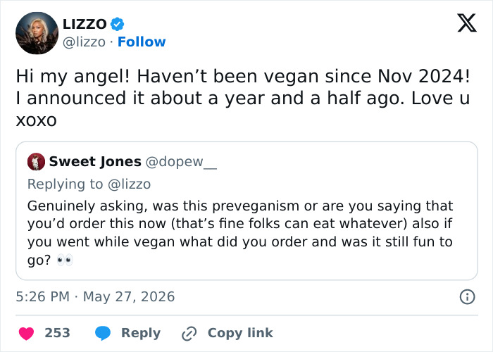 Lizzo replies to vegan diet questions on Twitter Lizzo replies to vegan diet questions on Twitter