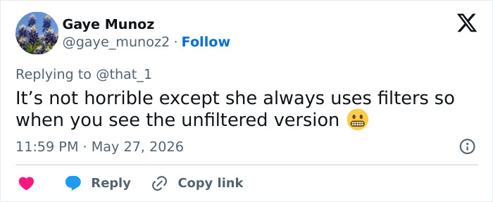 Tweet discussing Jennifer Lopez's use of photo filters versus unfiltered images