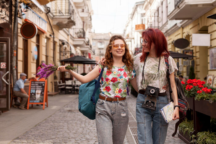 35 Annoying Things Tourists Keep Doing Abroad That Locals Simply Can’t Stand