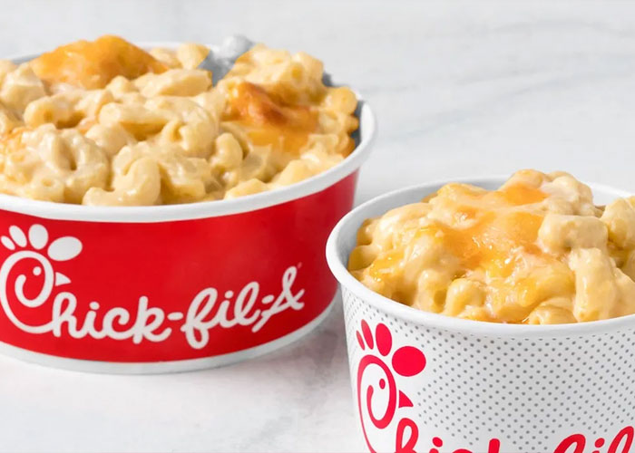 Funcionário da Chick‑fil‑A enfrenta acusações de roubo de US$ 80 mil por meio do esquema Mac & Cheese