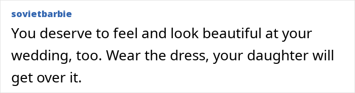 Mom’s Wedding Dress Choice Angers Her Daughter And Splits The Internet: “Extremely Weird” Mom’s Wedding Dress Choice Angers Her Daughter And Splits The Internet: “Extremely Weird”