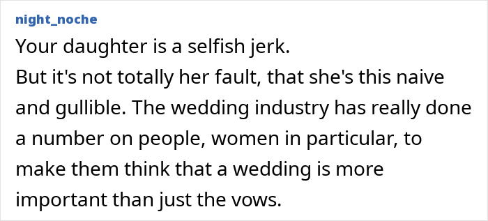 Mom’s Wedding Dress Choice Angers Her Daughter And Splits The Internet: “Extremely Weird” Mom’s Wedding Dress Choice Angers Her Daughter And Splits The Internet: “Extremely Weird”