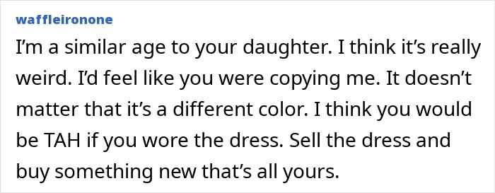 Mom’s Wedding Dress Choice Angers Her Daughter And Splits The Internet: “Extremely Weird” Mom’s Wedding Dress Choice Angers Her Daughter And Splits The Internet: “Extremely Weird”