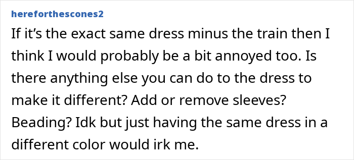 Mom’s Wedding Dress Choice Angers Her Daughter And Splits The Internet: “Extremely Weird” Mom’s Wedding Dress Choice Angers Her Daughter And Splits The Internet: “Extremely Weird”