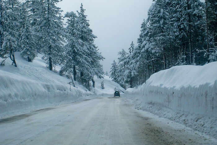 “Still Get Nightmares”: 61 Truckers Open Up About Places They Genuinely Fear