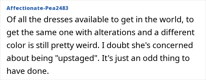 Mom’s Wedding Dress Choice Angers Her Daughter And Splits The Internet: “Extremely Weird” Mom’s Wedding Dress Choice Angers Her Daughter And Splits The Internet: “Extremely Weird”
