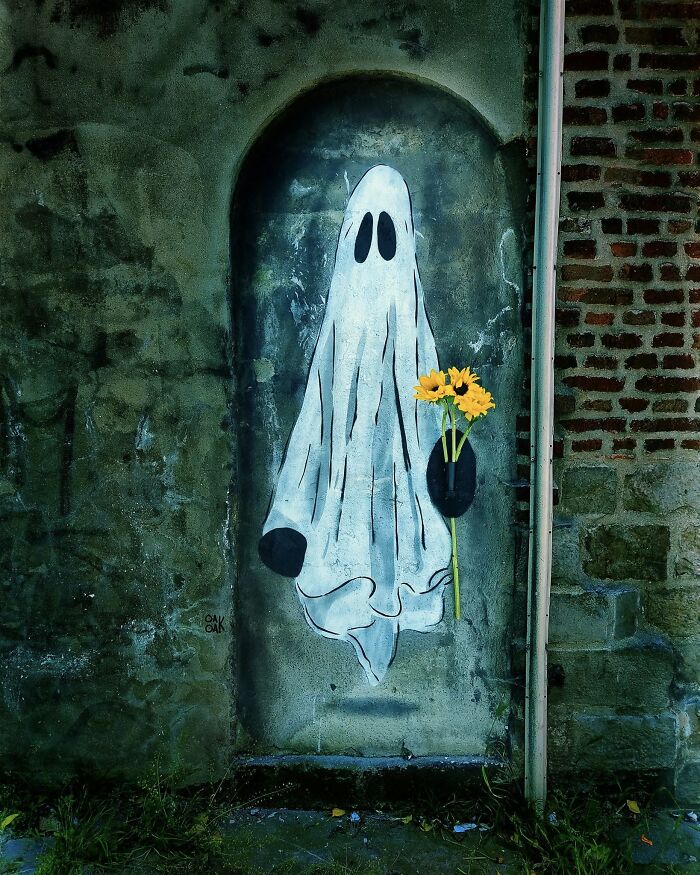 This French Street Artist Turns Cracks, Sidewalks, And Everyday Objects Into Clever Visual Jokes (43 New Pics)