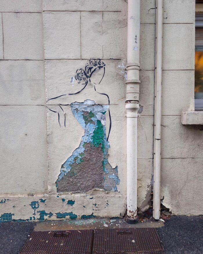 This French Street Artist Turns Cracks, Sidewalks, And Everyday Objects Into Clever Visual Jokes (43 New Pics)