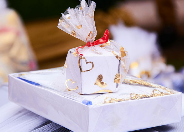 Bride Furious Sibling Refuses To Give Her $500 Wedding Gift After Agreeing To Work For Her For Free