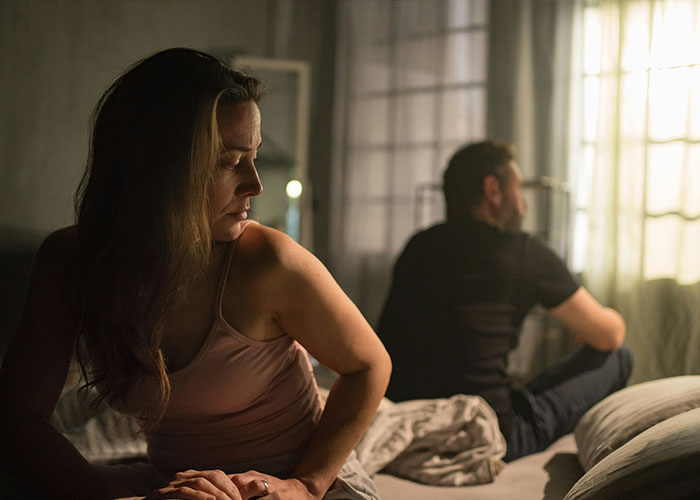 5 sinais de alerta que você está "Divorciado silenciosamente" De acordo com especialista em relacionamento