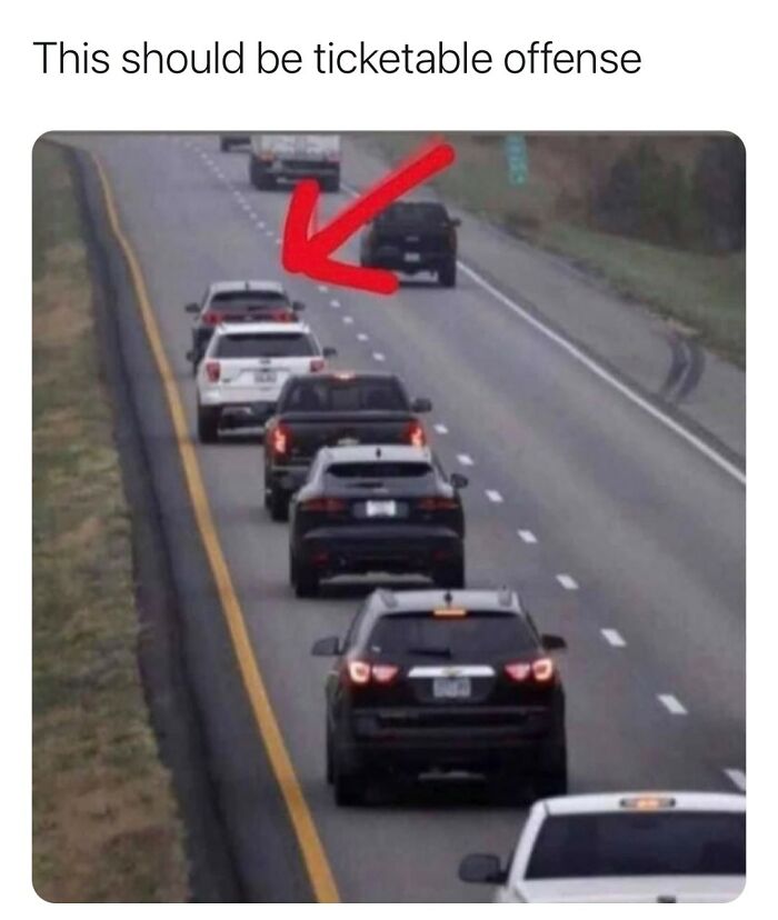Cars lined up improperly on highway with red arrow pointing to white car
