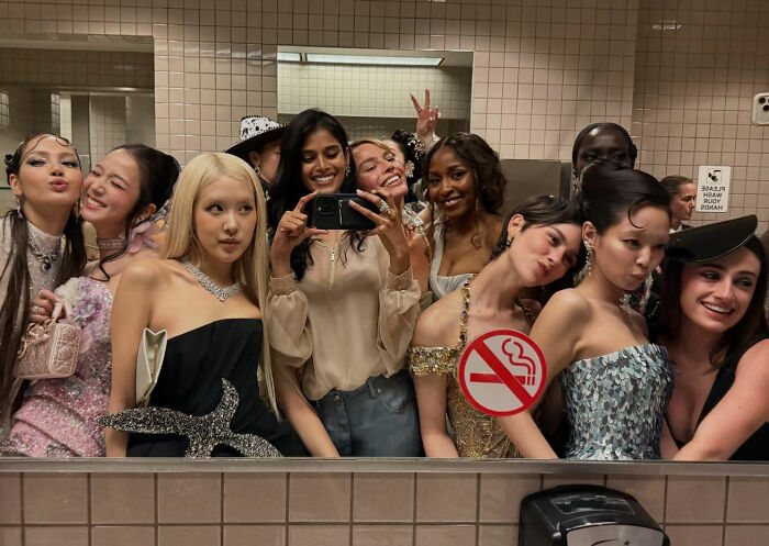 Modelo aparece no MET Gala em 'jeans' e fãs loucos, mas a reviravolta na história muda tudo
