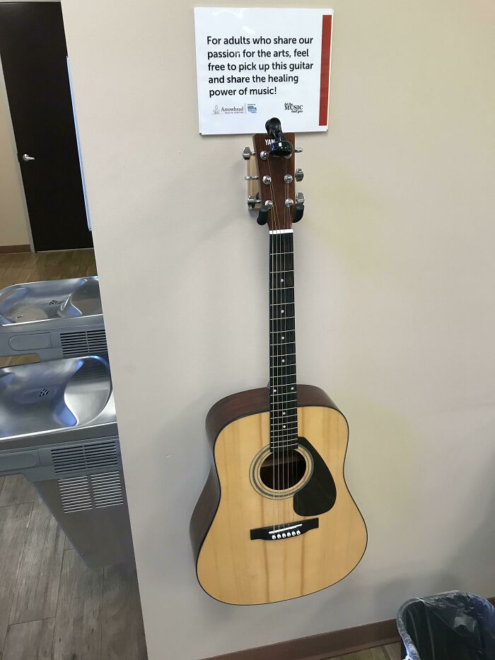 This Doctor’s Office Has A Guitar In The Lobby For Anyone To Play