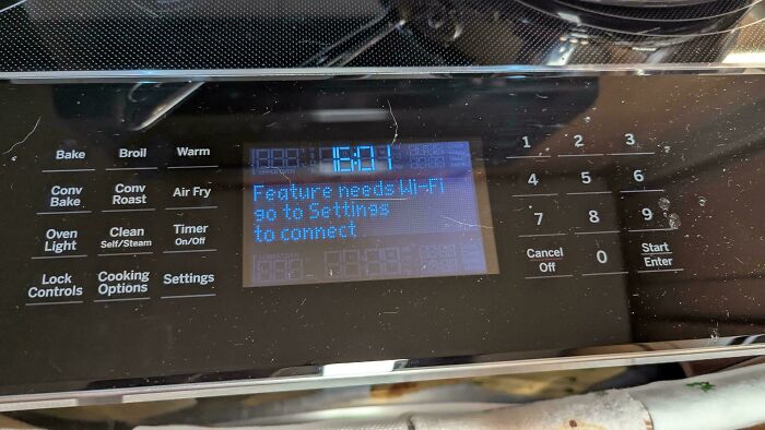 Broken oven display showing feature needs Wi-Fi to connect message kitchen fail