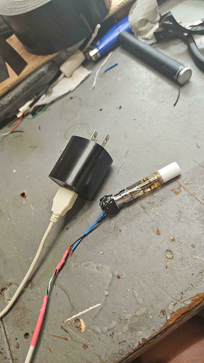 A USB charger with wires connected to a vape cartridge, a clever solution.