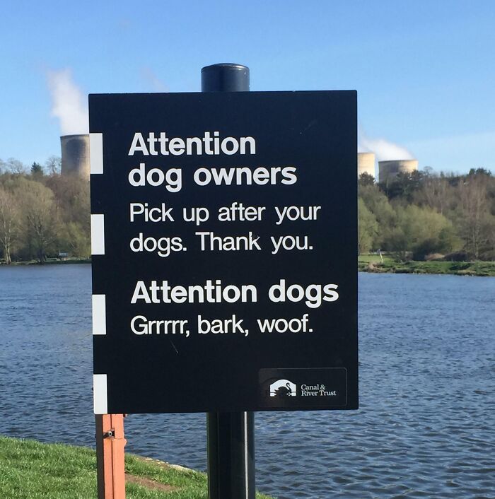 British sign reminding dog owners to pick up after pets