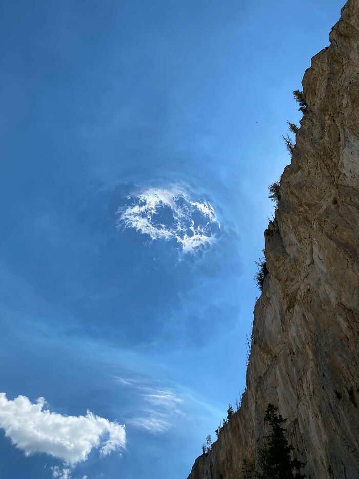 Took These Photos Earlier Today On A Hike At Mount Charleston, Nevada. Me And My Friend Couldn’t Help But Notice How This Cloud Looked Liked A Portal/Moon