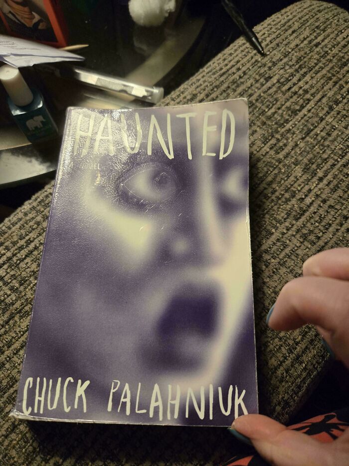 Haunted - Chuck Palahniuk