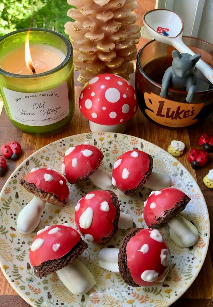 Mushroom-shaped desserts with red and white chocolate on a plate