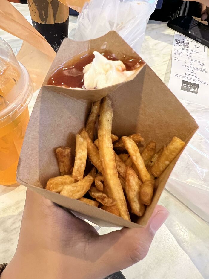 Fries container with built-in sauce holder for smart everyday things improvement