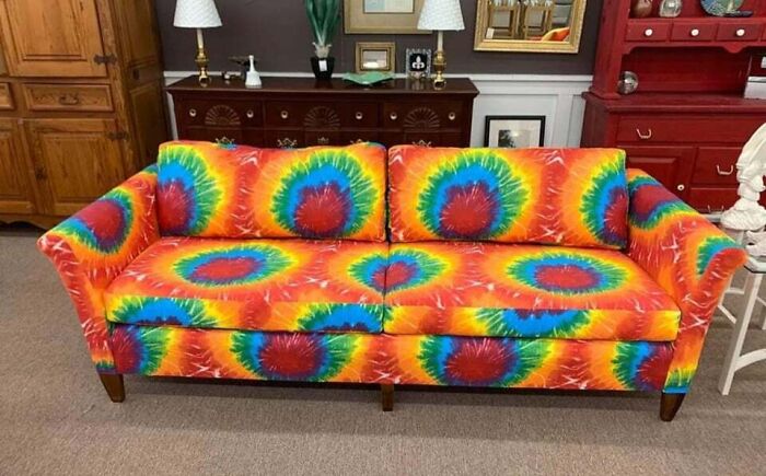 Tie dye patterned couch as an absurd secondhand find