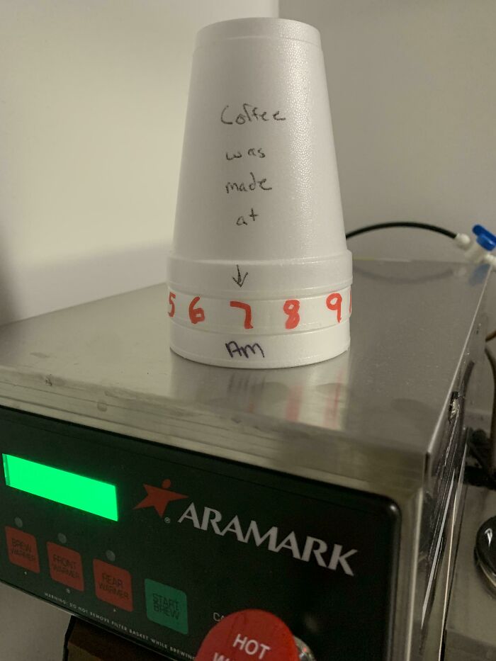 Coffee cup timer marking brew time on disposable cup