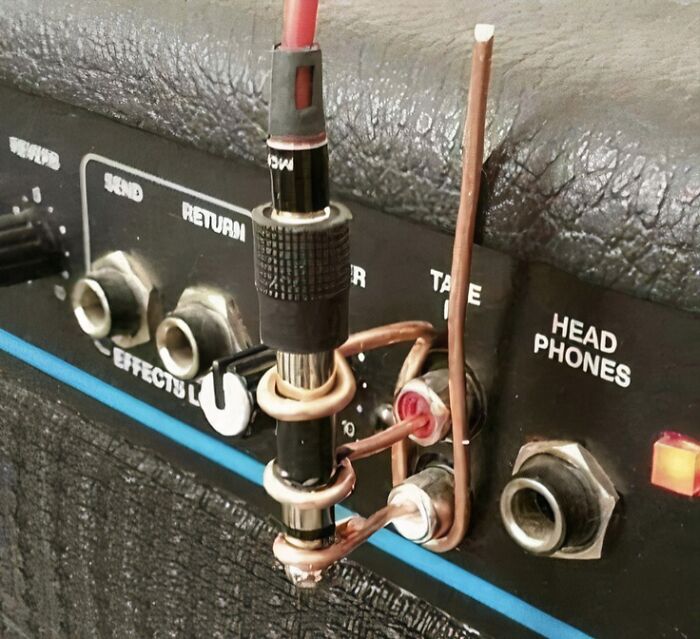 Improvised guitar cable connection using bent copper wire