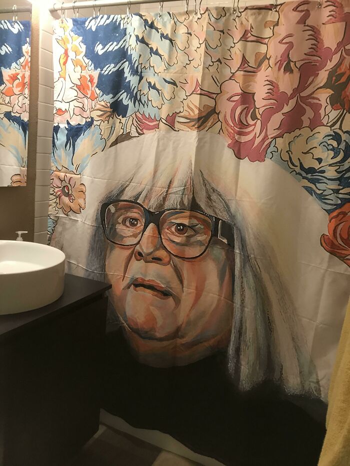 My Girlfriend Let Me Choose Our Shower Curtain