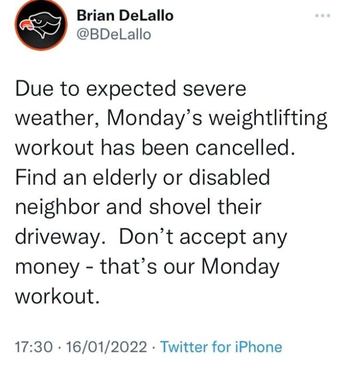 Tweet suggesting shoveling driveway as a workout for severe weather