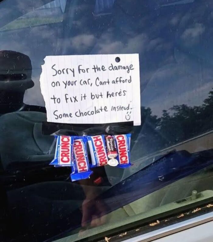 Note apologizing for car damage with chocolates taped under it