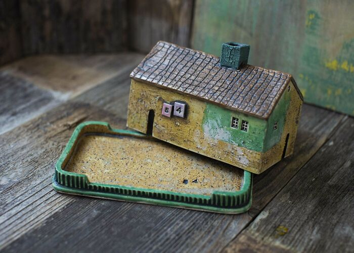 I Like To Make Butter Dishes In The Shape Of A House. I Glaze After Modeling, And After Biscuit Firing I Cover It All With Black Glaze And Wipe It. Cone 6 Firing And Here Is The Result