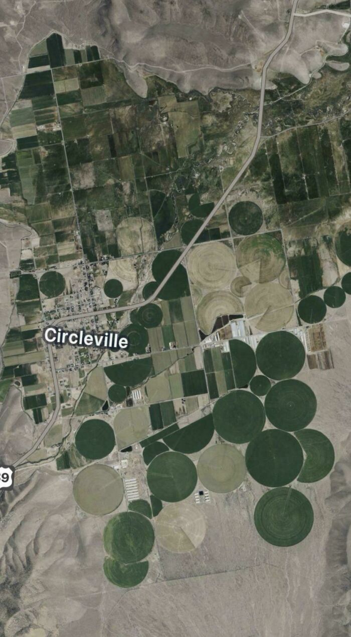 Aerial view of Circleville with circular fields from Google Maps shenanigans