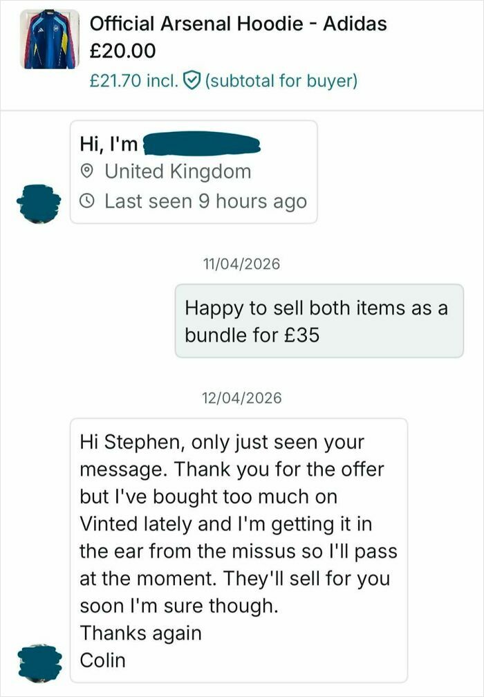 Vinted message exchange about official Arsenal hoodie bundle offer and buyer regret